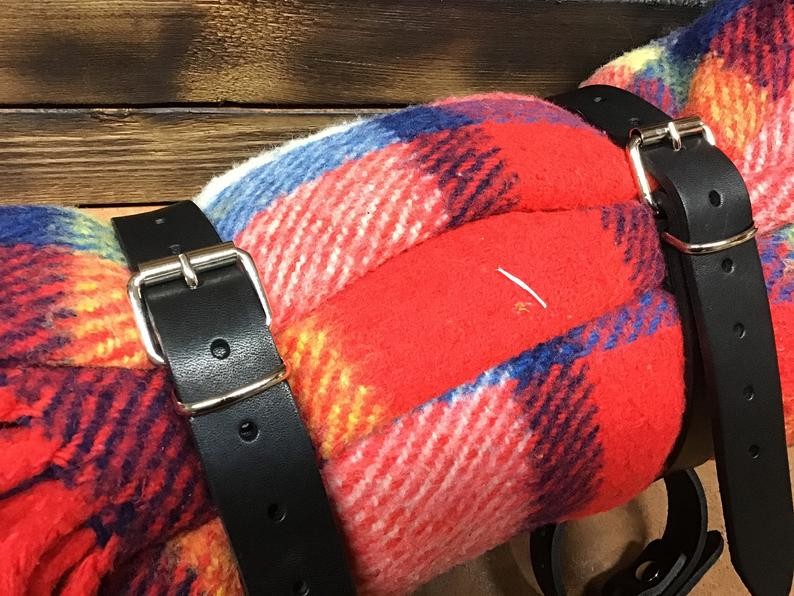 PORTA MANTAS PARA MOTO LINEA "PACH" EN PIEL DE 4MM