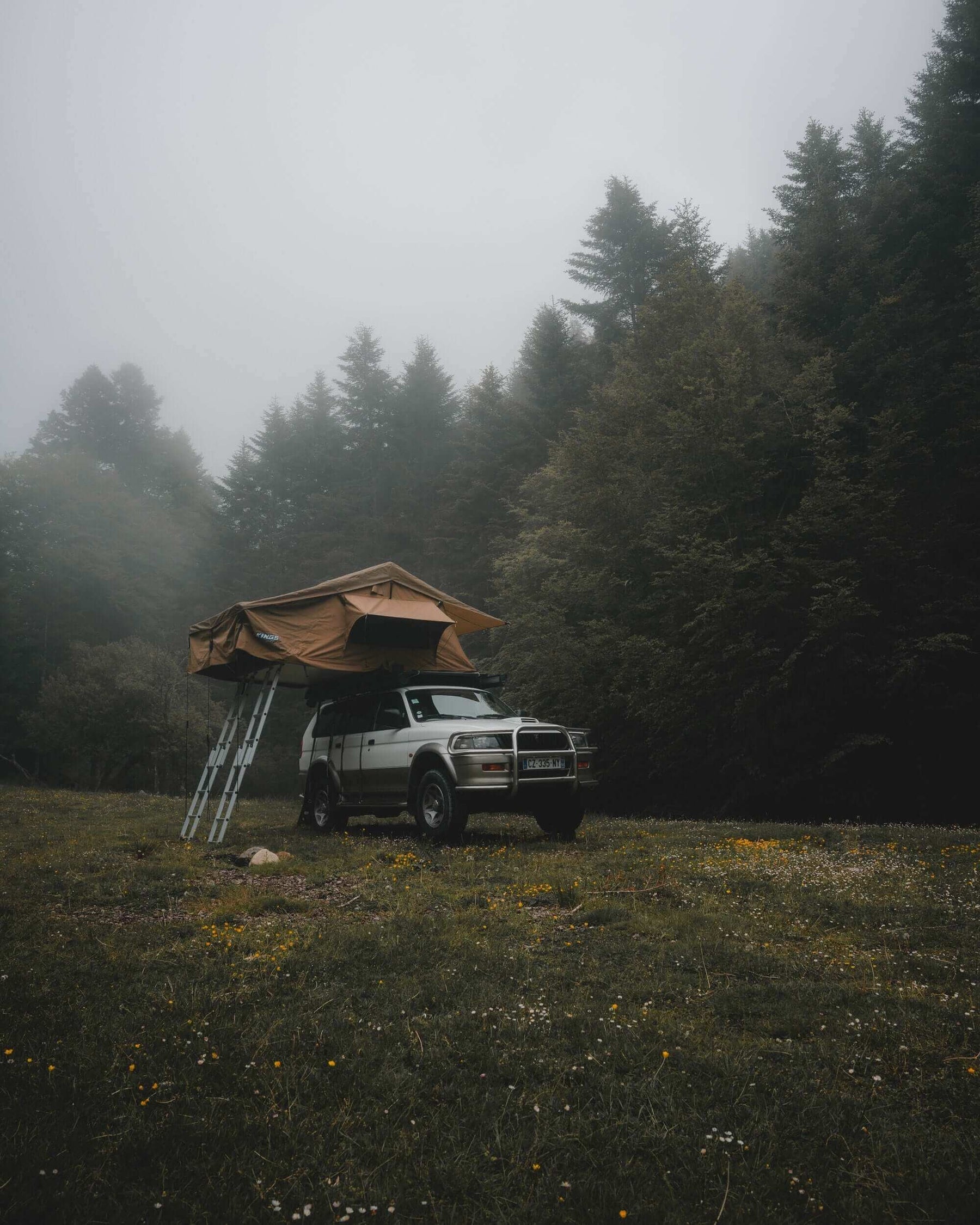 Overlanding per le vacanze con 4x4 e attrezzatura da viaggio