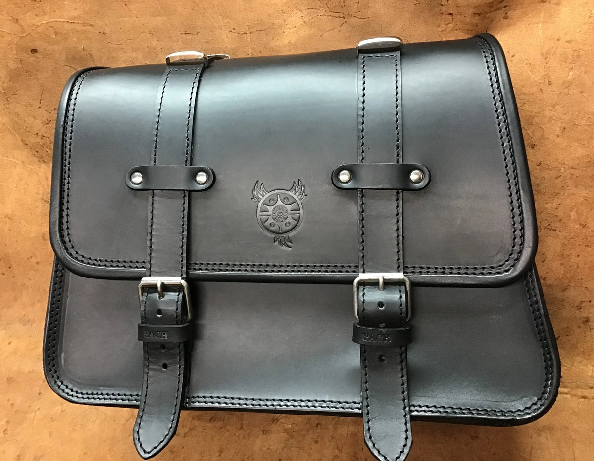Borsa lateale moto custom SOFTAIL, Custom leather bag, cuoio toscano 4 mm.-Nero – immagine 3