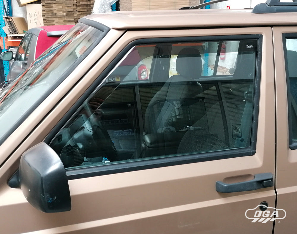 Deflettori aria finestrini anteriori DGA – Jeep Cherokee XJ 1997–2001