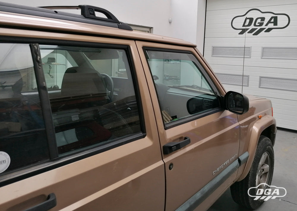 Deflettori aria finestrini anteriori DGA – Jeep Cherokee XJ 1997–2001