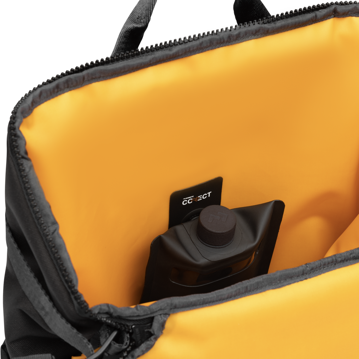 Dometic Unrestricted Backpack: primaLoft® Gold tiene tutto al fresco