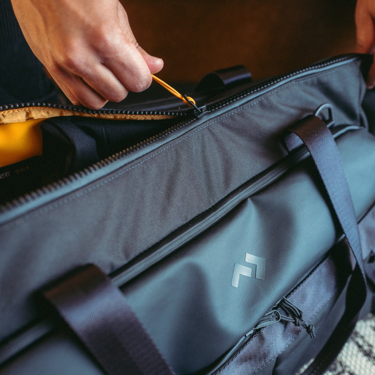 Dometic Unrestricted Duffel in uso all’aperto, foto ufficiale Dometic 3
