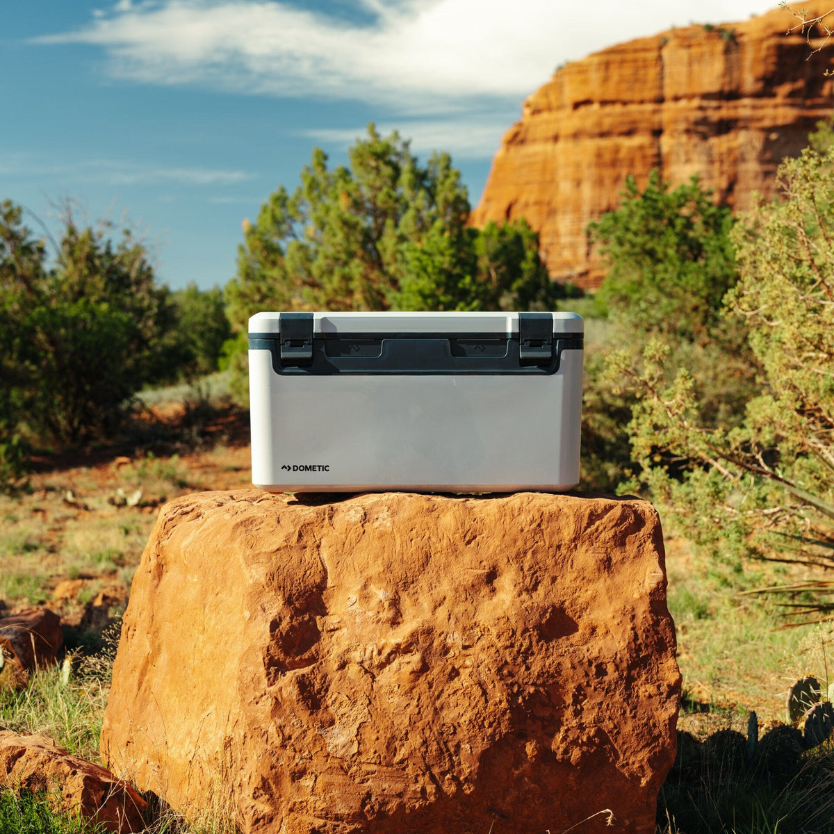 Dometic Recon Hardside 69 litri in uso all’aperto, foto ufficiale Dometic 3