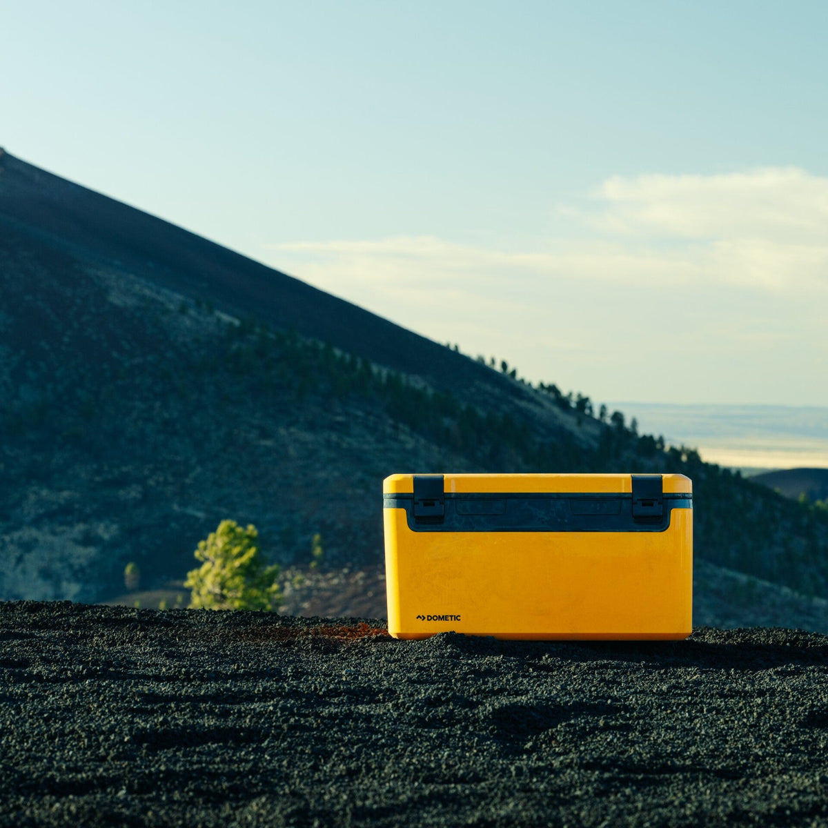 Dometic Recon Hardside 69 litri in uso all’aperto, foto ufficiale Dometic 3