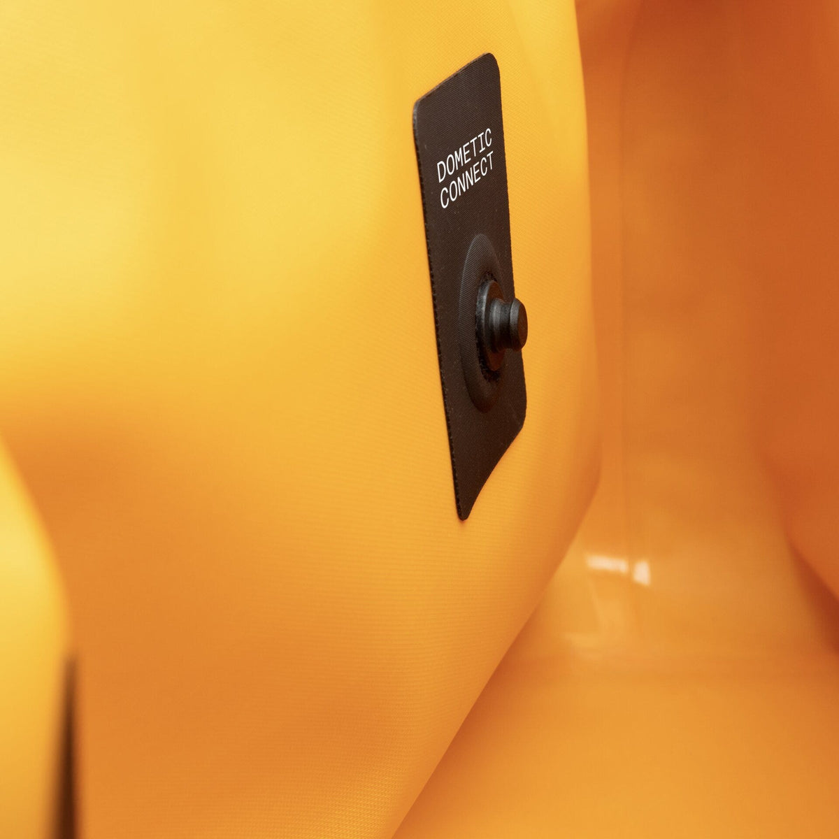 Dometic Unrestricted Duffel in uso all’aperto, foto ufficiale Dometic 1