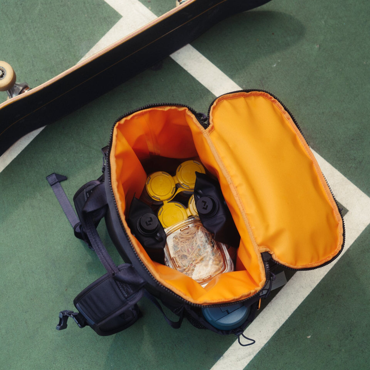 Dometic Unrestricted Backpack in uso all’aperto, foto ufficiale Dometic 3