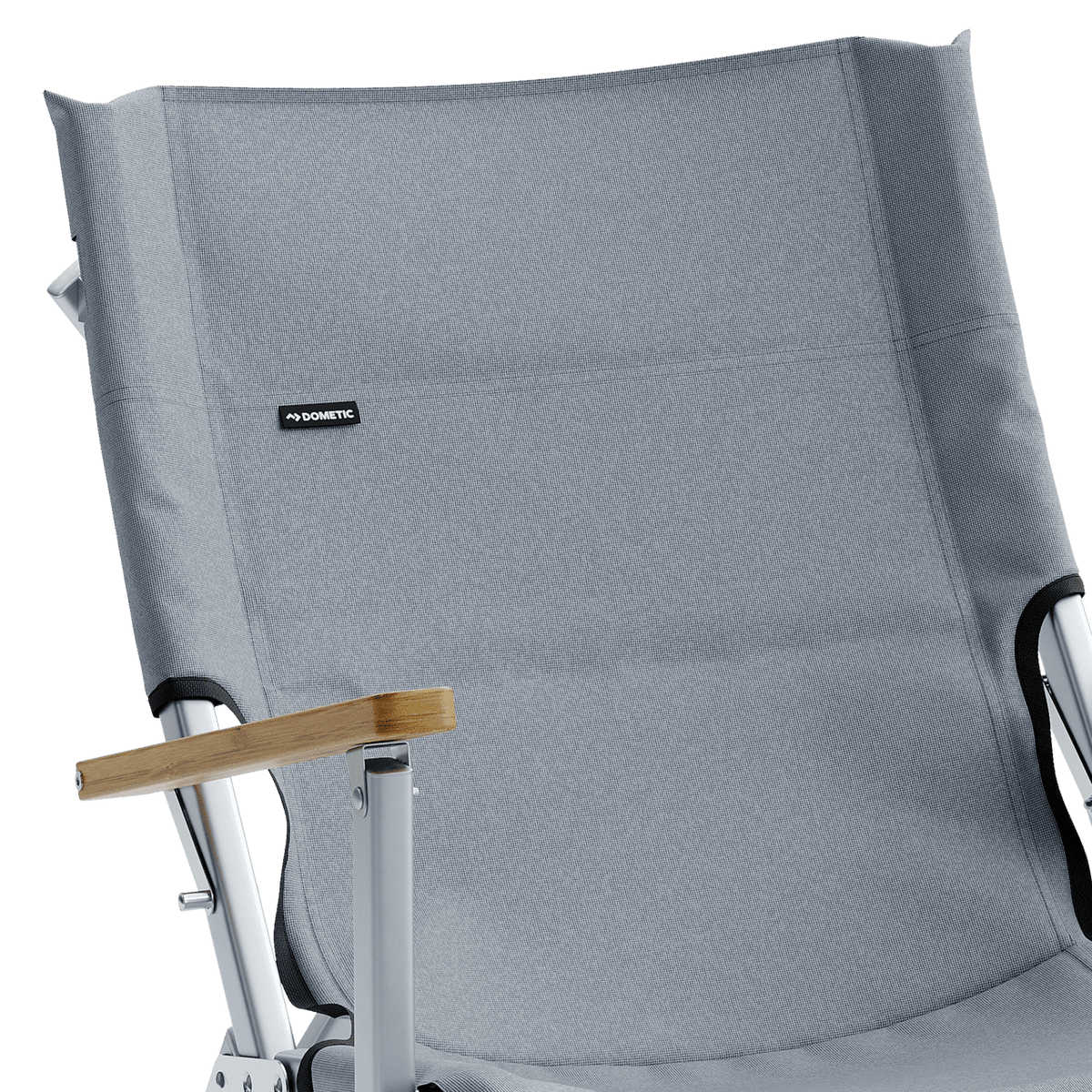 Schienale in tessuto e bracciolo in faggio della Dometic GO Compact Camp Chair Limo