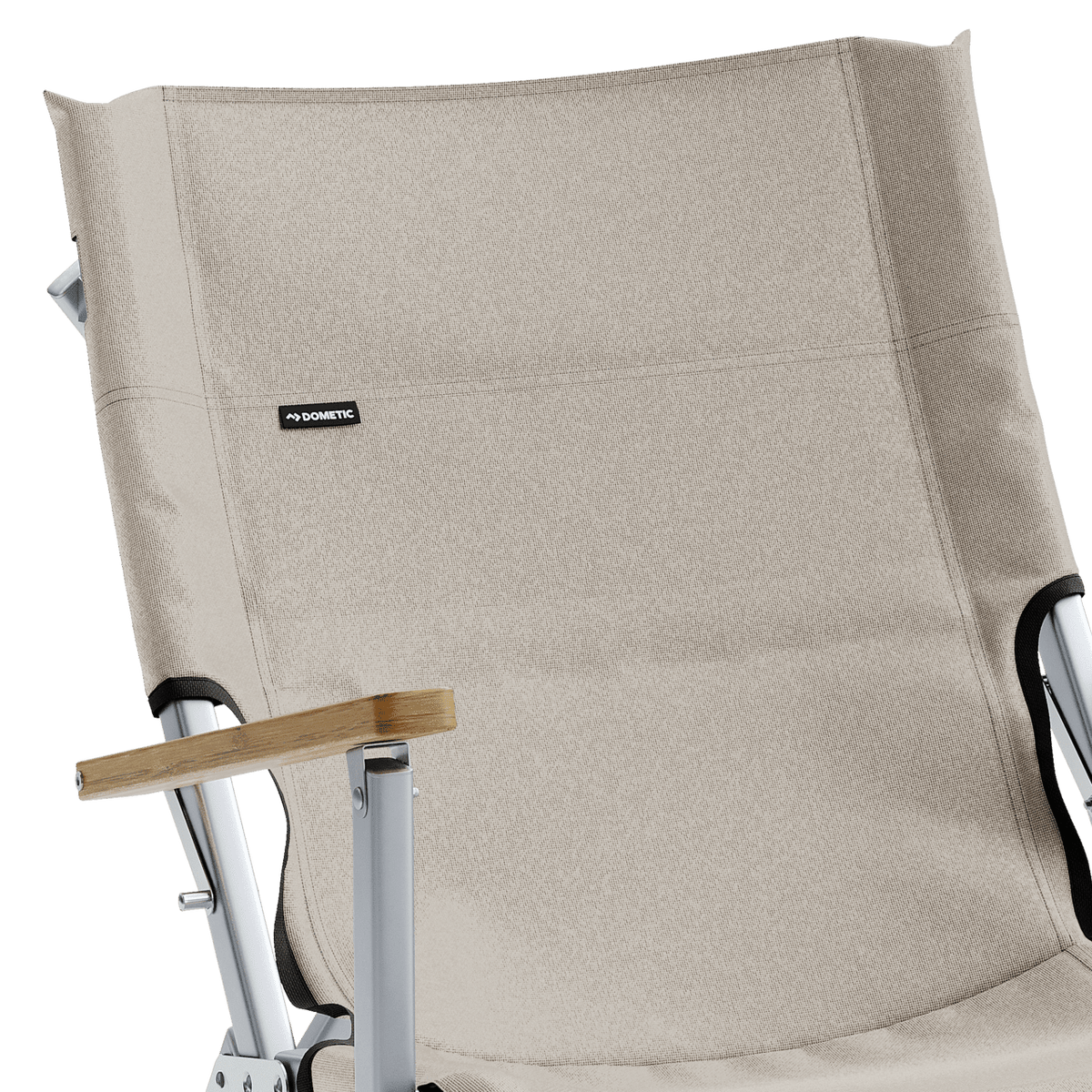 Schienale in tessuto e bracciolo in faggio della Dometic GO Compact Camp Chair Cenere