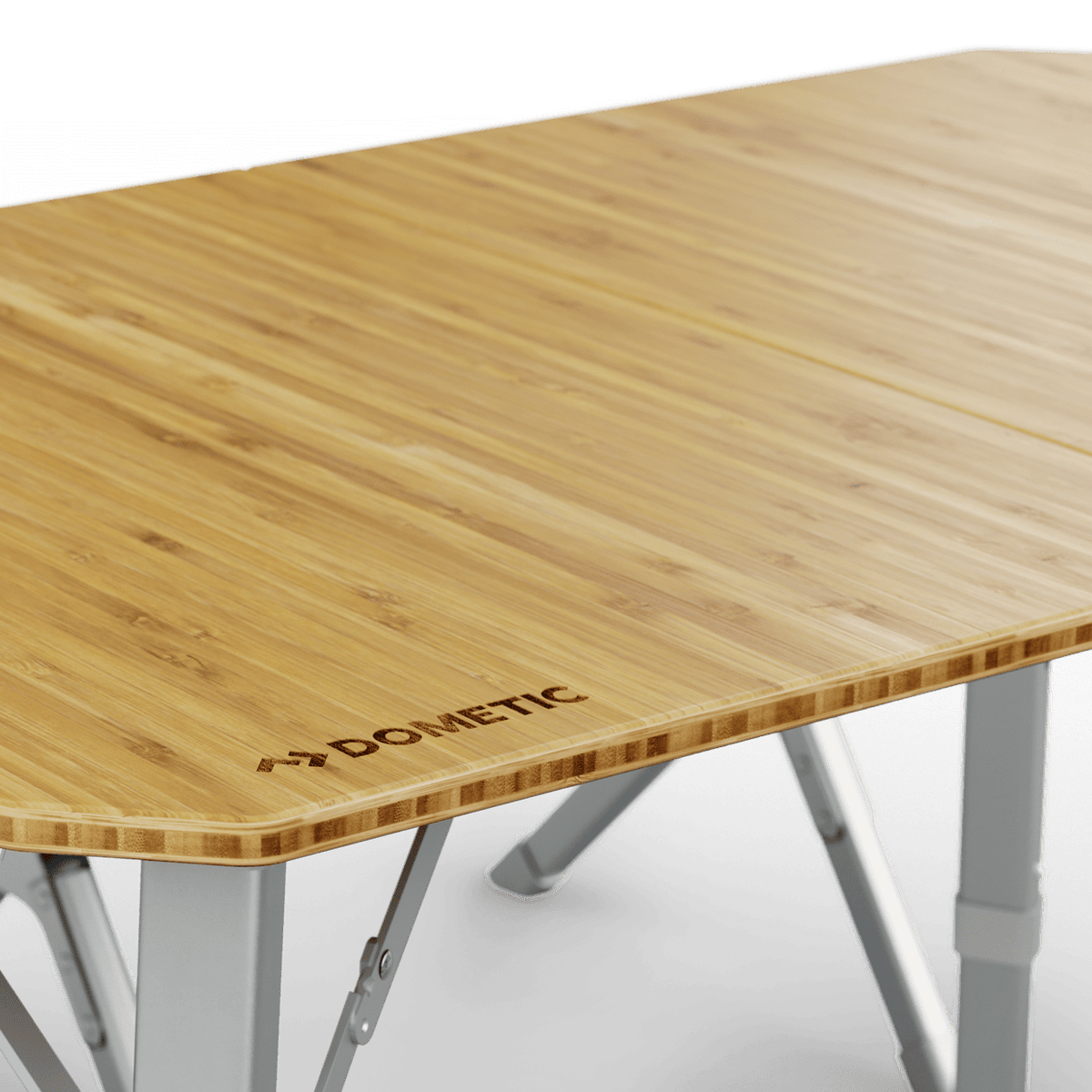 Bordo del piano in bambù massiccio del Dometic GO Compact Camp Table