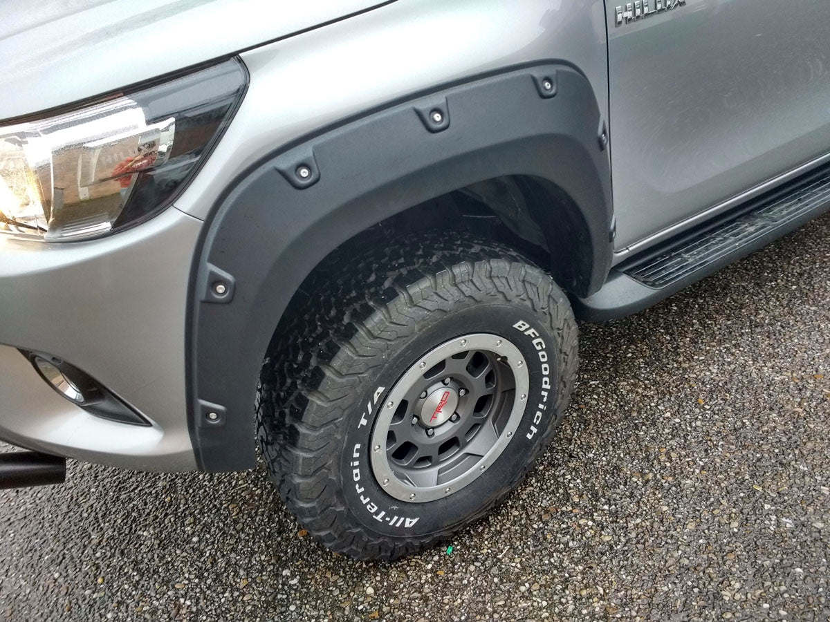 Allargamenti passaruota XXL in ABS 45 mm (6 pezzi) – Toyota Hilux 2016–2021