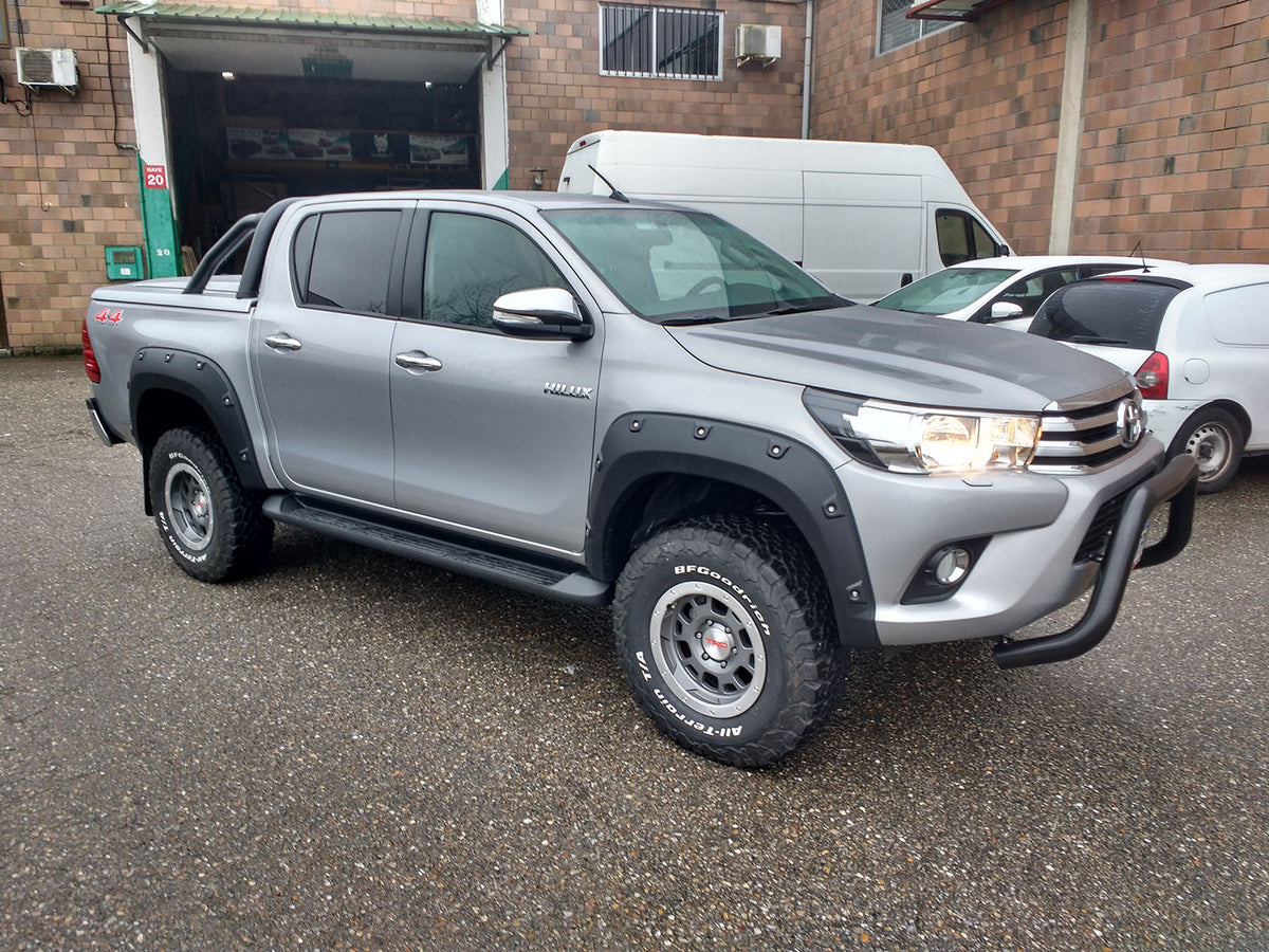 Allargamenti passaruota XXL in ABS 45 mm (6 pezzi) – Toyota Hilux 2016–2021