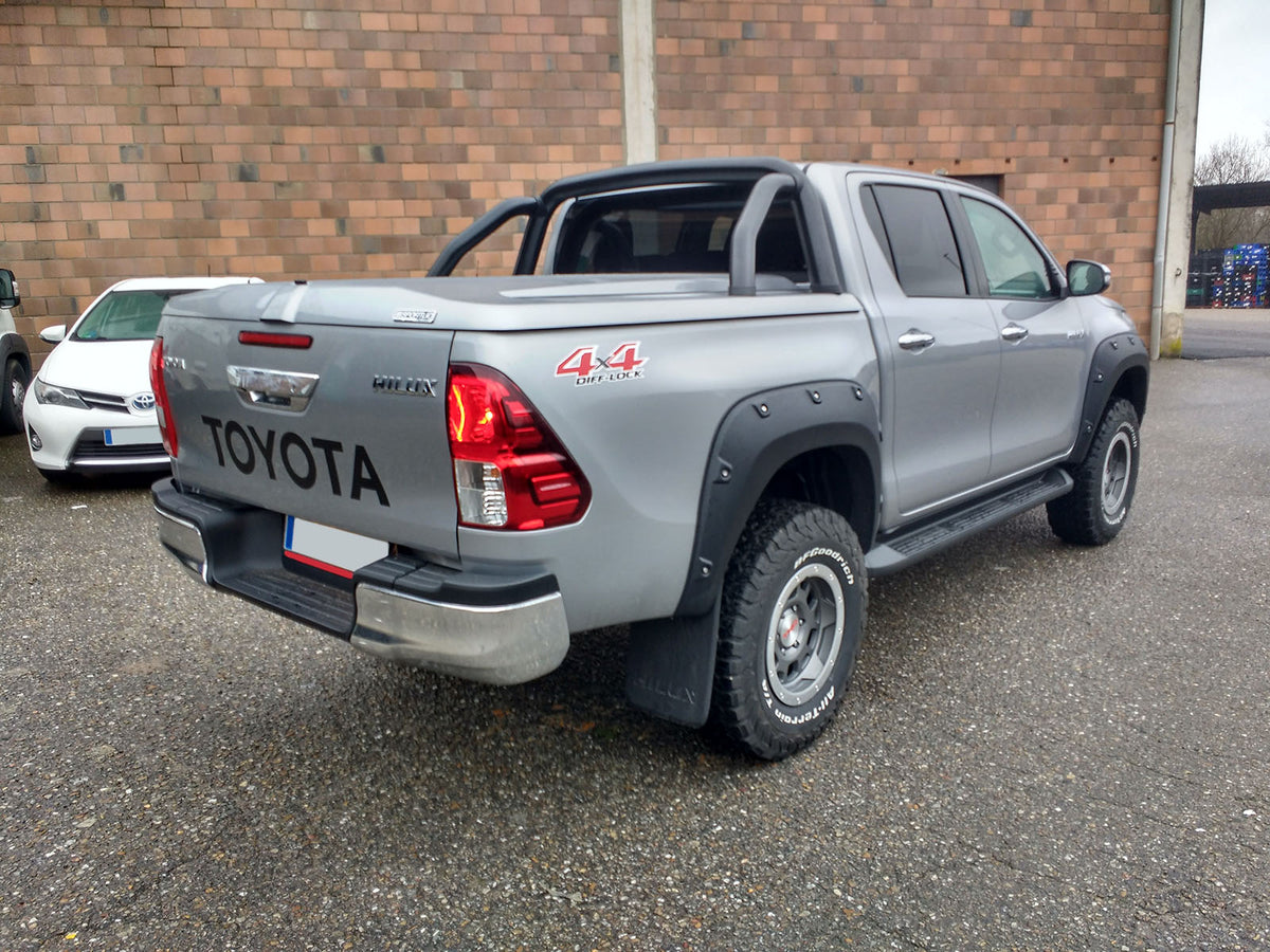 Allargamenti passaruota XXL in ABS 45 mm (6 pezzi) – Toyota Hilux 2016–2021