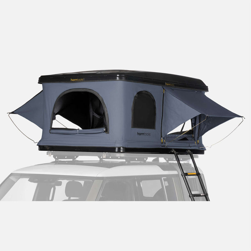 Tenda da tetto Horntools Themis a guscio rigido aperta sul tetto di un veicolo
