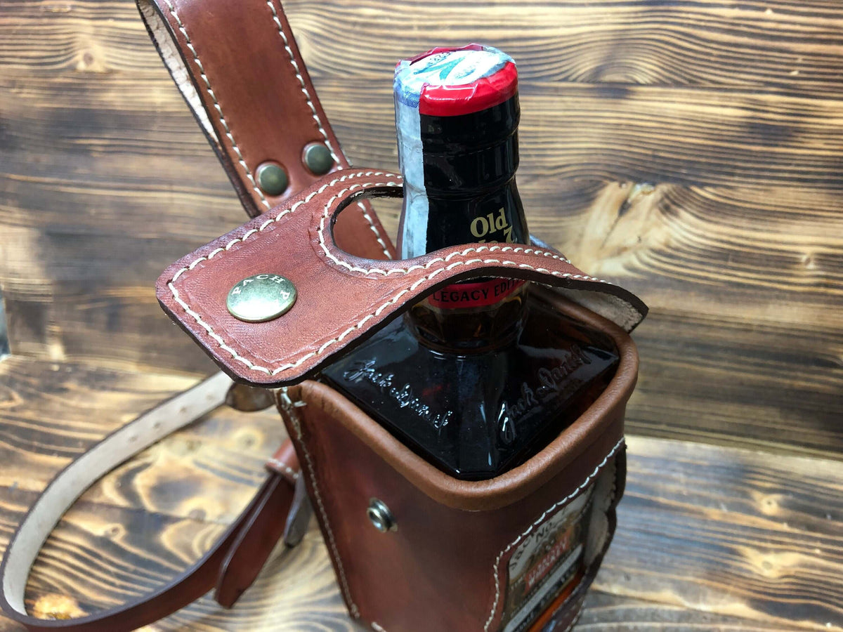 Porta bottiglia in cuoio per Jack Daniel’s, marrone anticato e nero, fatto a mano.-MARRONE ANTICATO – immagine 2