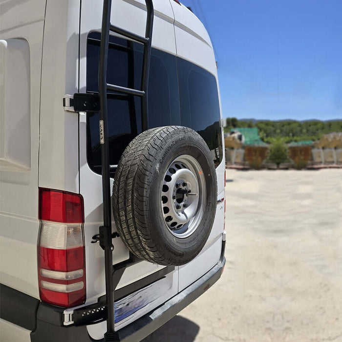 Koru Soluciones per Mercedes Sprinter / VW Crafter (III Gen.)  Supporto Ruota Posteriore Regolabile con Scala