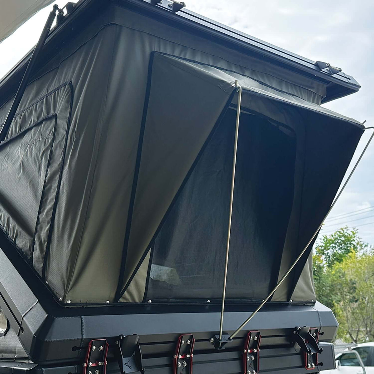 The Bush Company Tenda da Tetto TX27 Hardshell Rooftop Tent