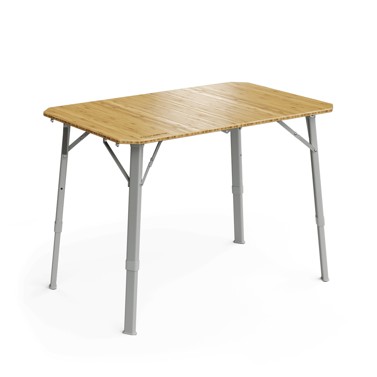 Tavolo Dometic GO Compact Camp Table aperto, piano in bambù e gambe in alluminio