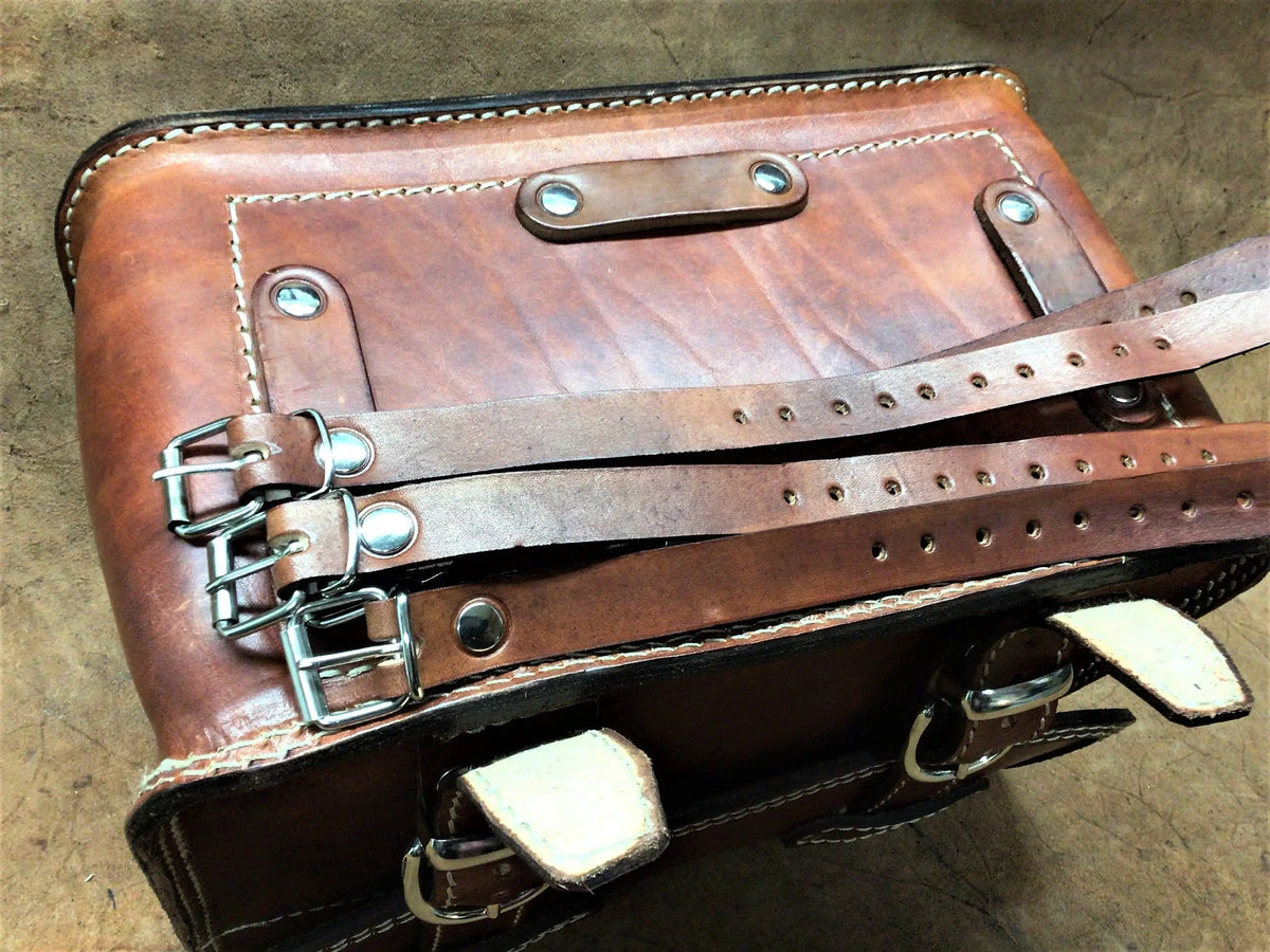 Borsa da viaggio in cuoio 3.5-4 mm. per portapacchi posteriore della tua Vespa e moto custom- NERO – immagine 8