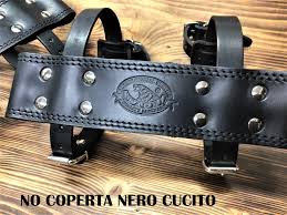 Porta coperta in cuoio nero di 4 mm per moto custom, Made in Italy