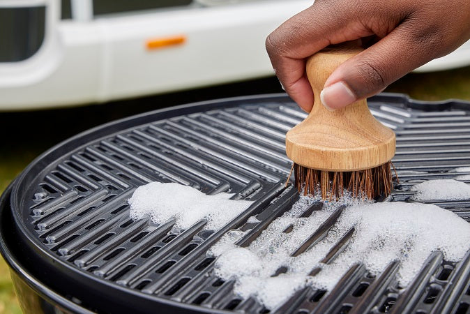 Spazzola Cadac GreenGrill in uso