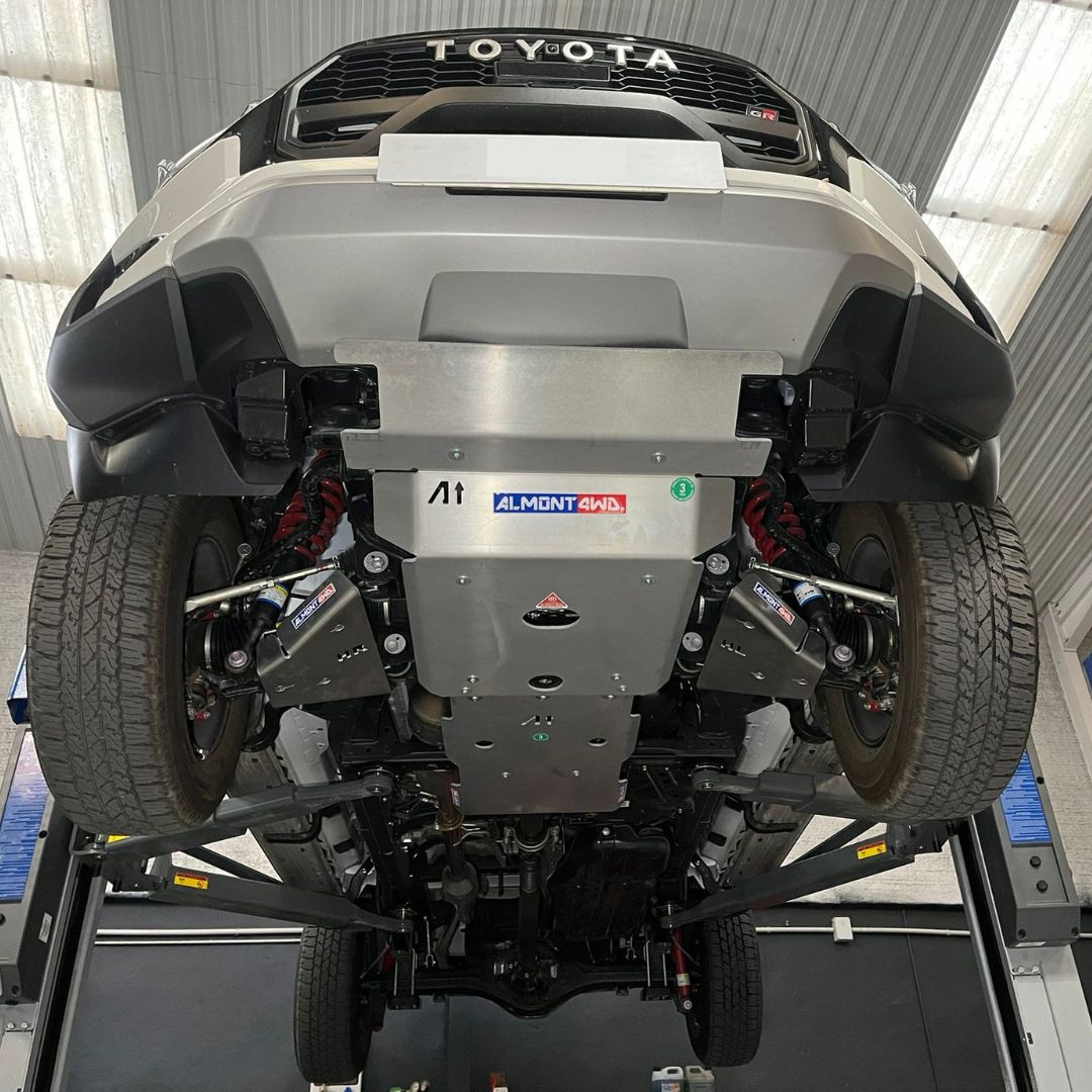 Protezione anteriore Almont4WD 8 mm – Toyota Hilux Revo GR Sport – codice PDTHLRA8GR