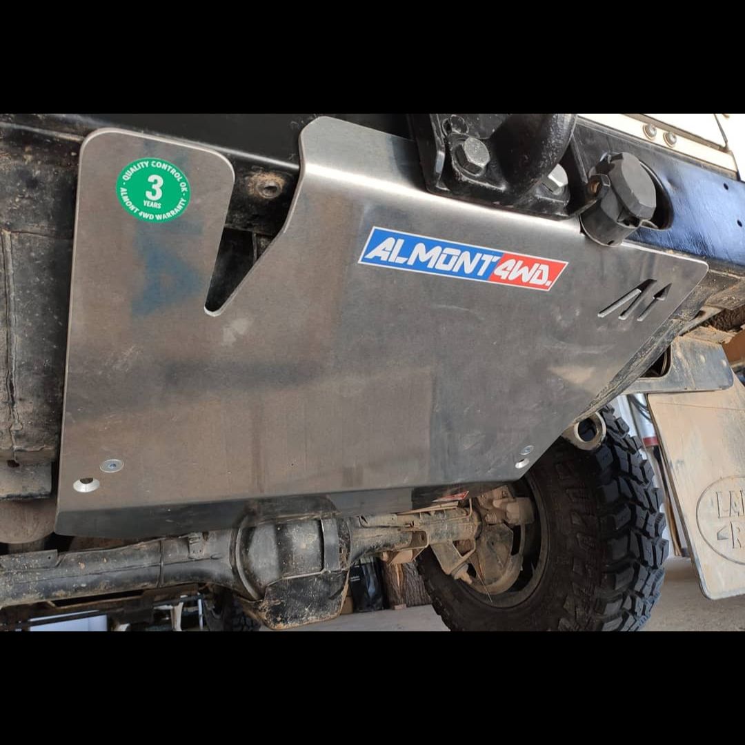 Protezione serbatoio carburante Almont4WD PDLR110D6 per Land Rover Defender 110 (classico) – foto 1