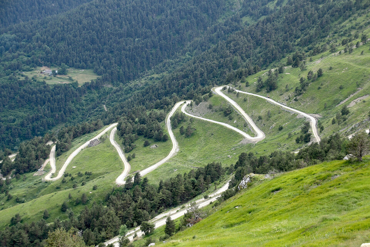 Tornanti dell'Alta Via del Sale sul confine italo-francese