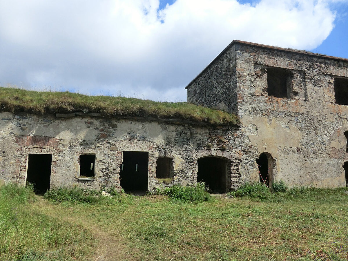 Caserma diroccata presso il Forte Centrale al Colle di Tenda