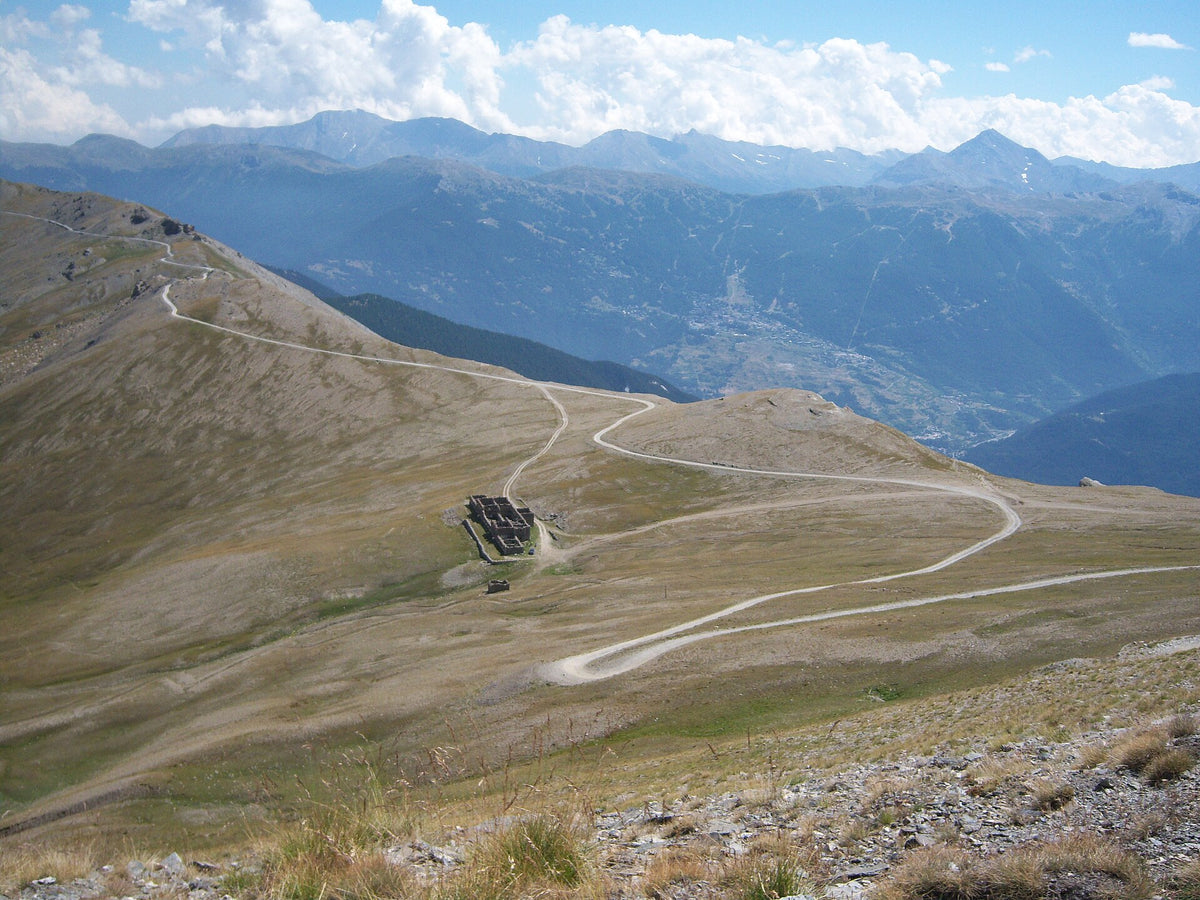 Strada militare verso il Colletto Basset e il Jafferau