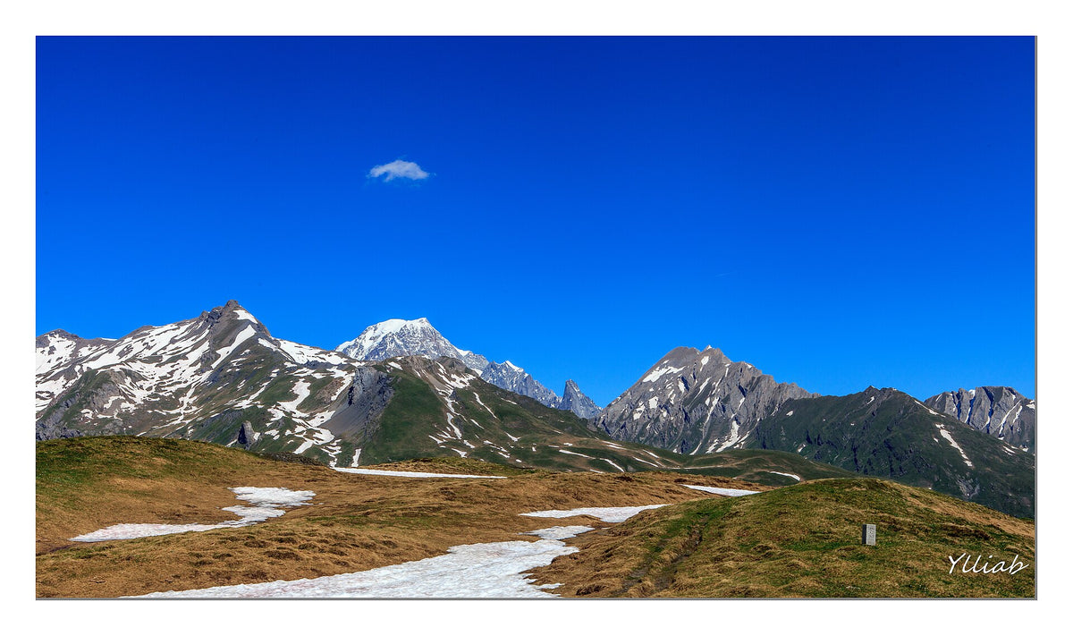 Colle del Piccolo San Bernardo tra Valle d'Aosta e Francia
