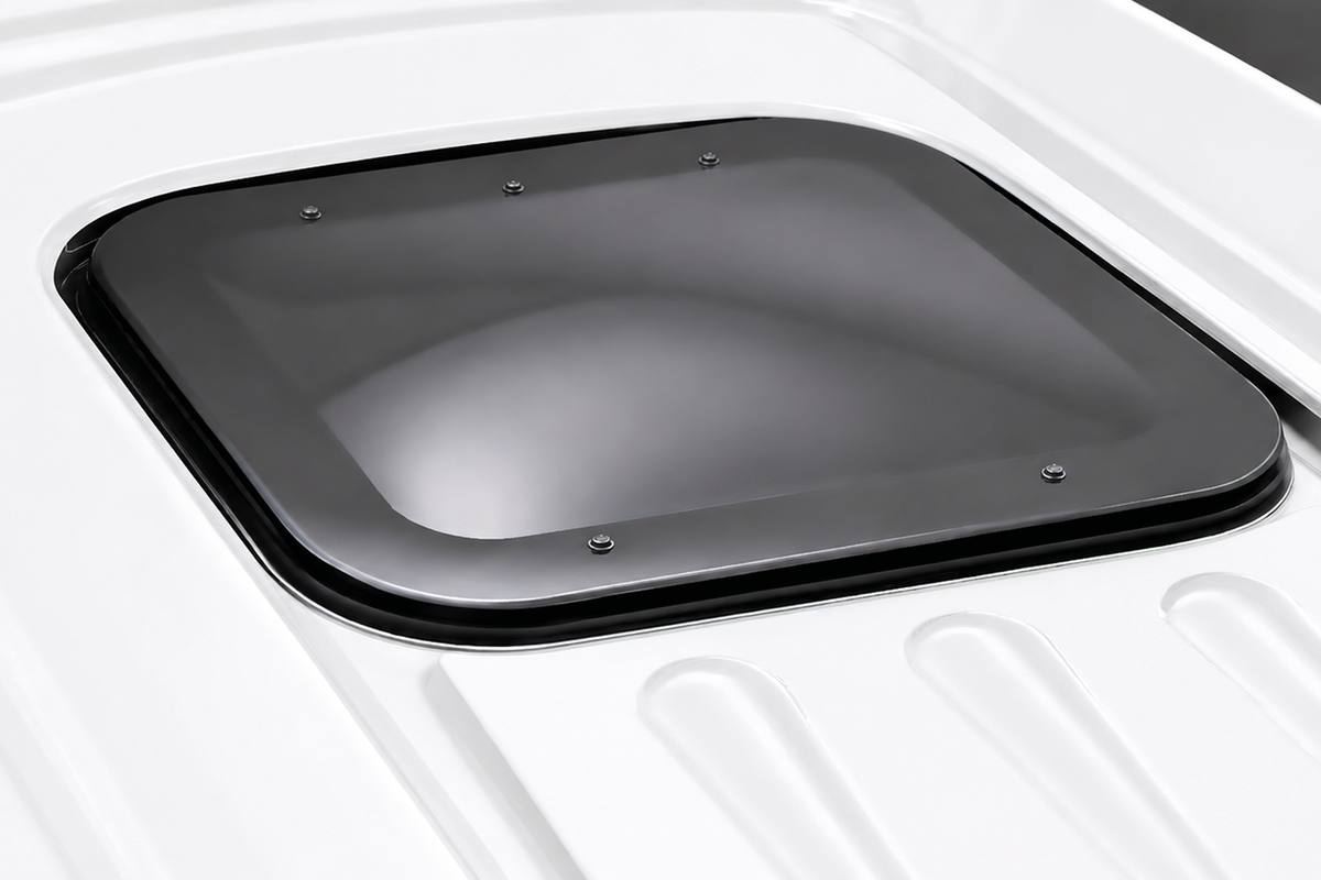 Tenda da tetto AutoHome Air-Sky 360, guscio Bianco – finestra a tetto vista dall'esterno