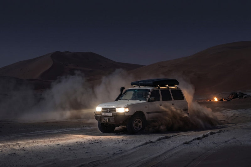 Tenda da tetto AutoHome Airlander Plus, guscio Black Storm – in viaggio di notte