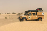 Tenda da tetto AutoHome Airtop 360, guscio Black Storm – su fuoristrada nel deserto