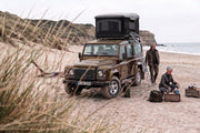 Tenda da tetto AutoHome Airtop 360, guscio Black Storm – su fuoristrada in spiaggia