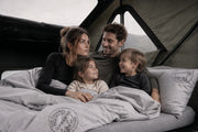 Tenda da tetto AutoHome Overzone – famiglia in tenda