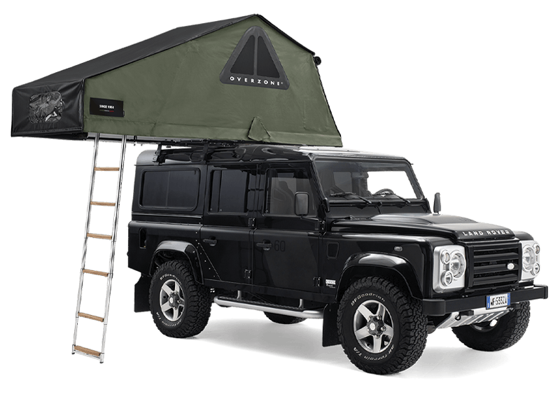 Land Rover Defender nero con tenda da tetto Autohome Overzone verde aperta e scala appoggiata