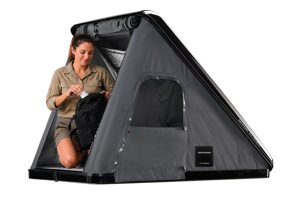 Tenda da tetto AutoHome x Land Rover, guscio Black Storm – tenda aperta