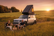 Tenda da tetto AutoHome x Land Rover, guscio Black Storm – campo con Land Rover Defender