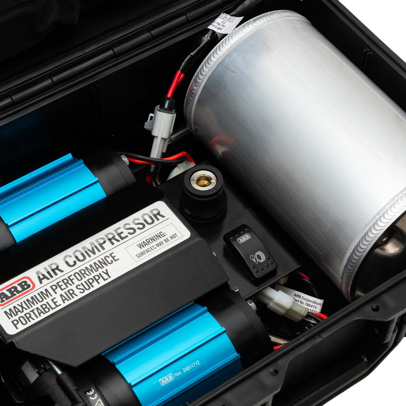 Compressore portatile CKMTP12, dettaglio dei motori e del serbatoio da 4 litri