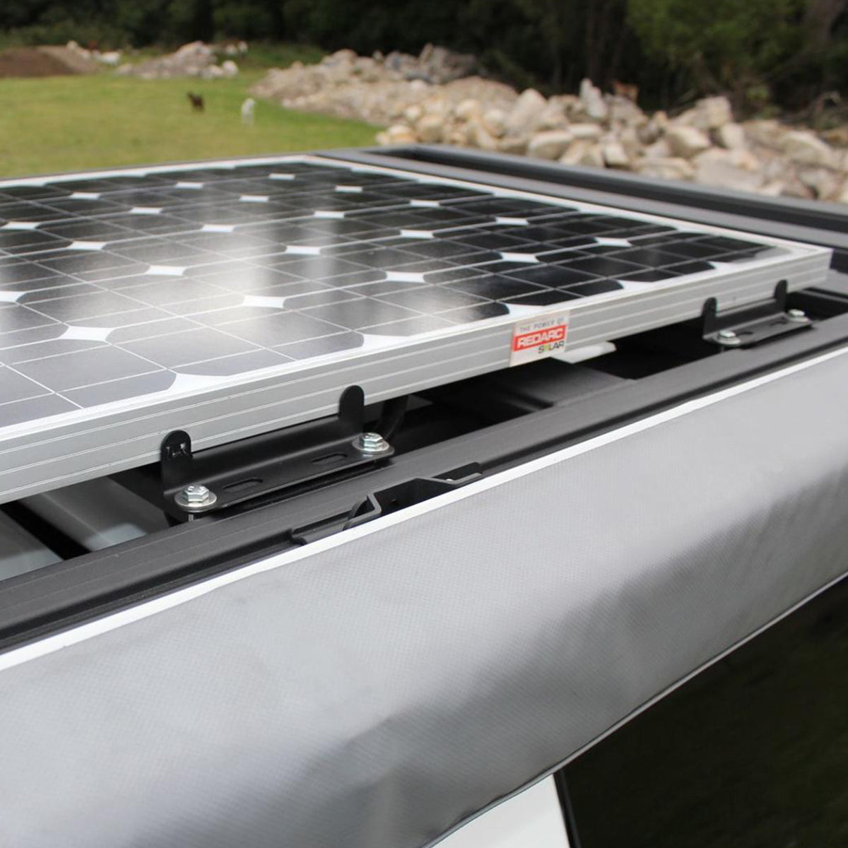 Staffe pannello solare Redarc per piattaforma Base Rack