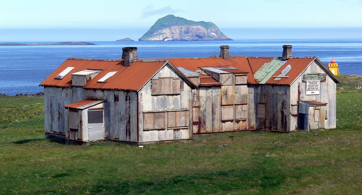 Ex ospedale francese di Fáskrúðsfjörður restaurato, edificio in legno sul fiordo