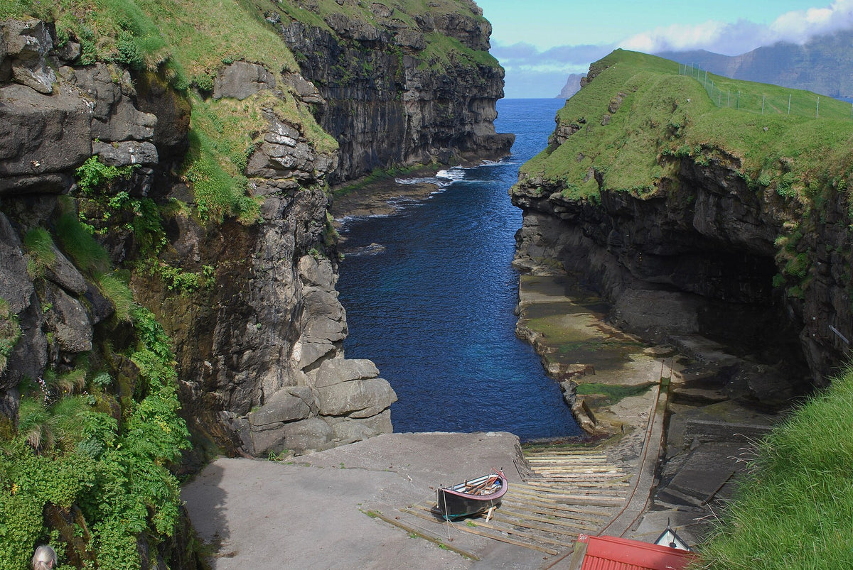 Gola naturale che fa da porto nel villaggio di Gjógv sull’isola di Eysturoy