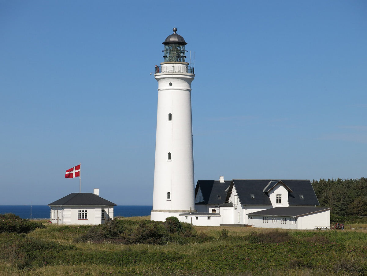 Faro di Hirtshals in Danimarca tra le dune, vicino al porto di imbarco per l’Islanda