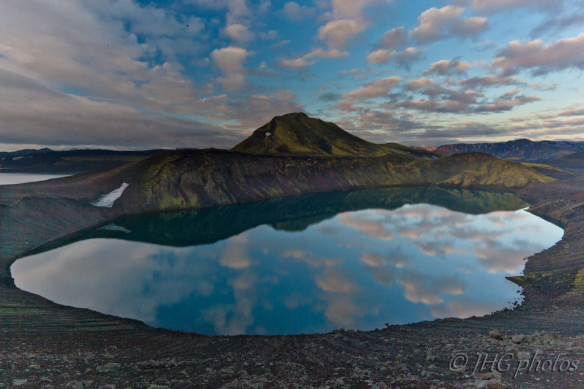 Il lago craterico di Hnausapollur lungo la strada 208 verso Landmannalaugar