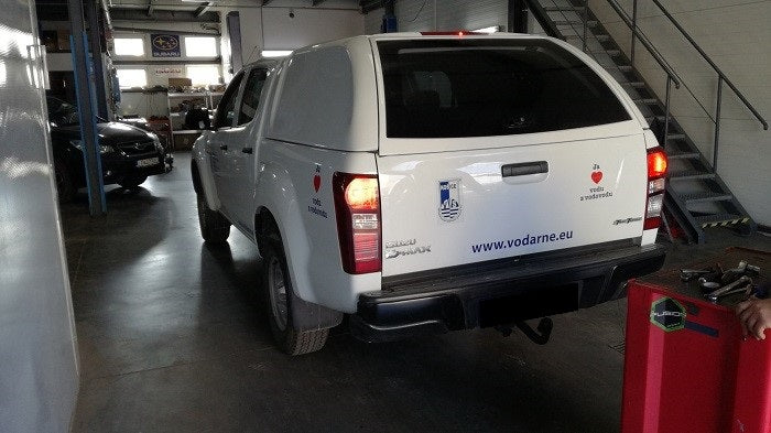 Linextras Starlux – Hard top in vetroresina Isuzu D-Max 2012–2017 Double Cab senza finestrini laterali – foto 1