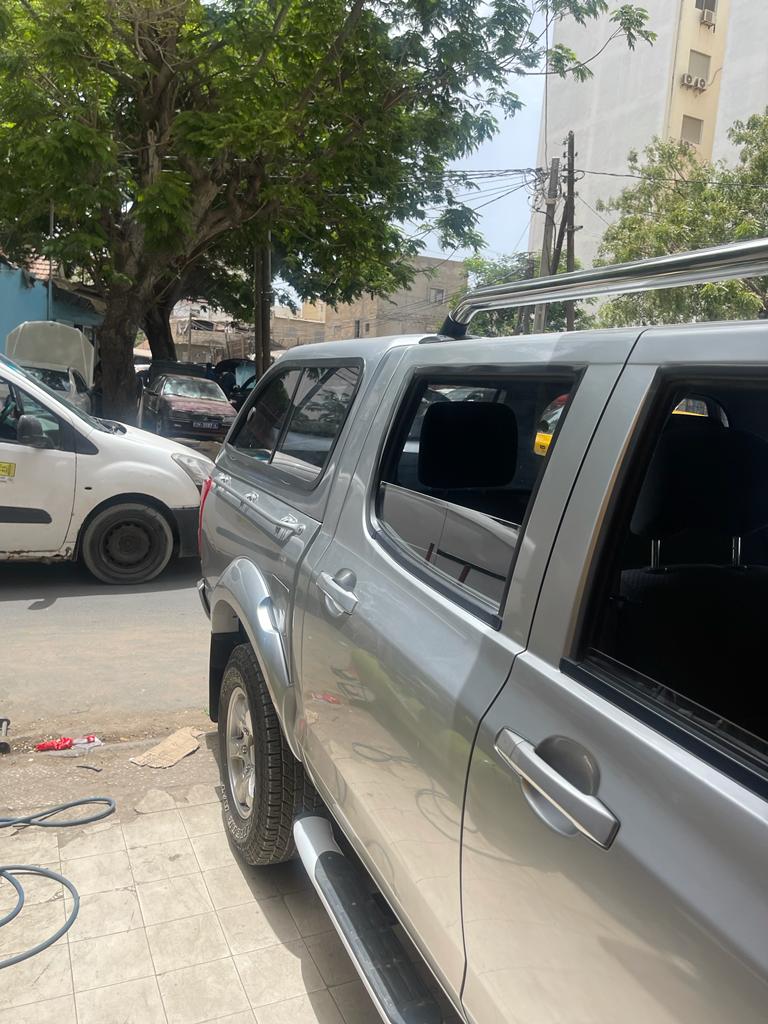 Linextras Starlux – Hard top in vetroresina Peugeot Pick-Up (Africa) Double Cab con finestrini laterali – foto 2