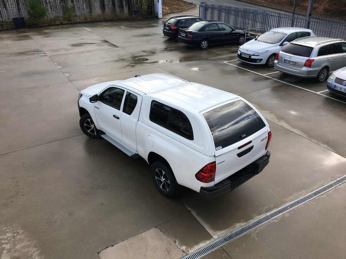 Linextras Starlux – Hard top in vetroresina Toyota Hilux Revo 2015–2020 Extra Cab con finestrini laterali – foto 1