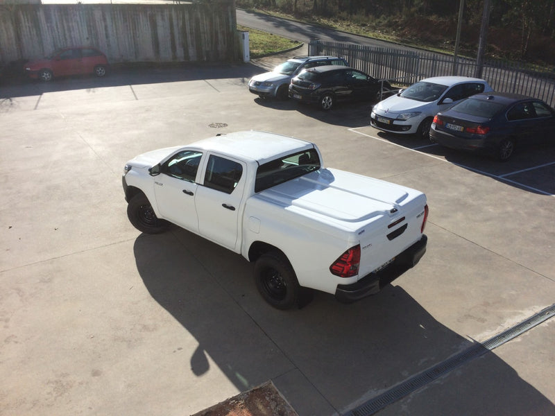 Linextras Sport-Lid X-Line III – Copertura rigida cassone Toyota Hilux Revo 2015–2020 Double Cab – foto 1