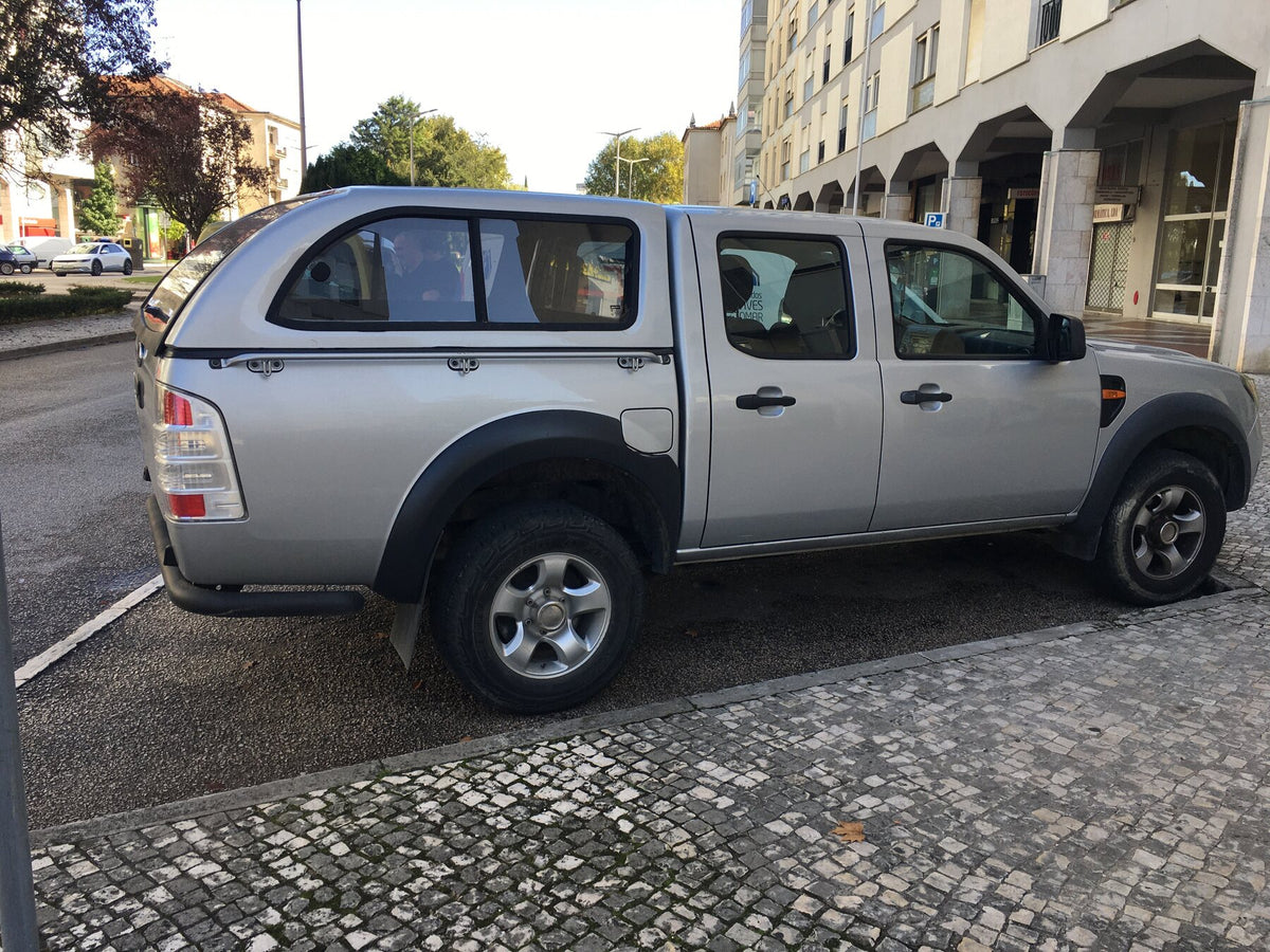 Linextras Starlux – Hard top in vetroresina Ford Ranger 2006–2009 Double Cab con finestrini laterali – foto indicativa